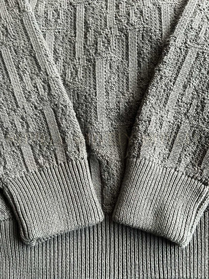 【 ZP 】DIOR 스웨터 (매장가 380만원)