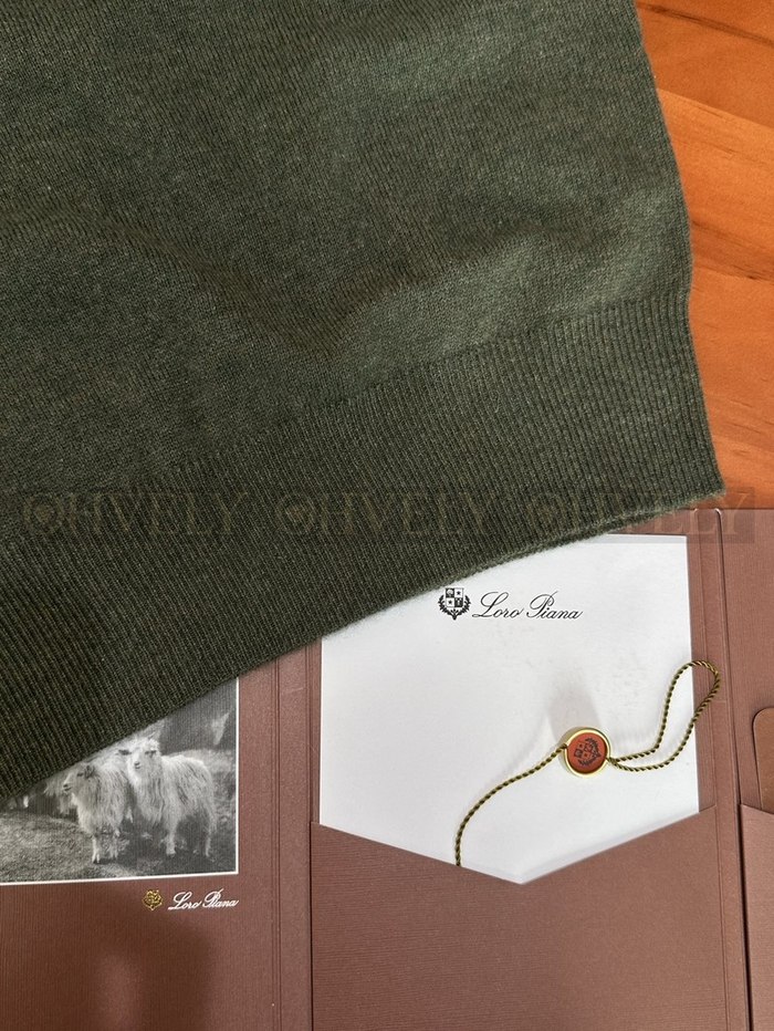 【 ZP 】LoroPiana 라운드 니트 (매장가 274만원)