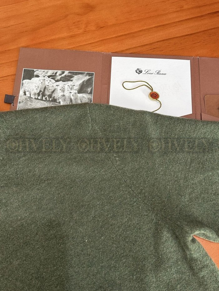 【 ZP 】LoroPiana 라운드 니트 (매장가 274만원)