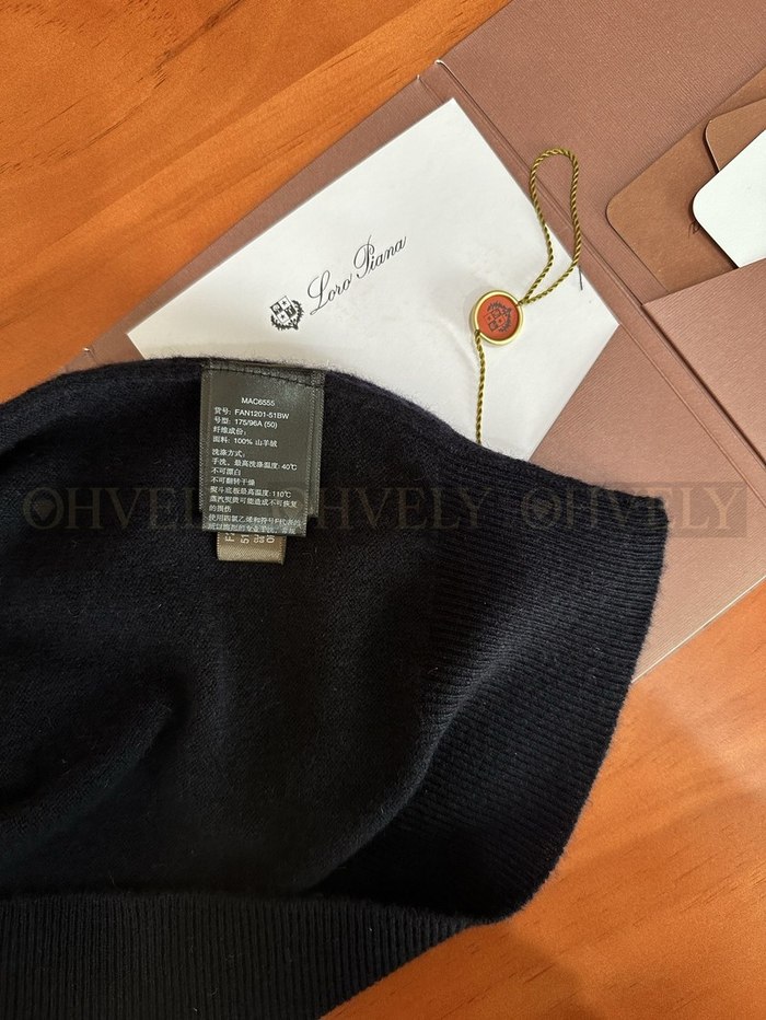 【 ZP 】LoroPiana 라운드 니트 (매장가 274만원)