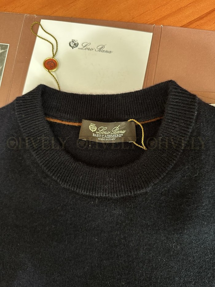 【 ZP 】LoroPiana 라운드 니트 (매장가 274만원)