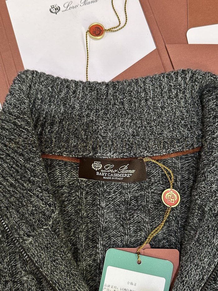 【 ZP 】LoroPiana 니트 스웨터 (매장가 410만원)