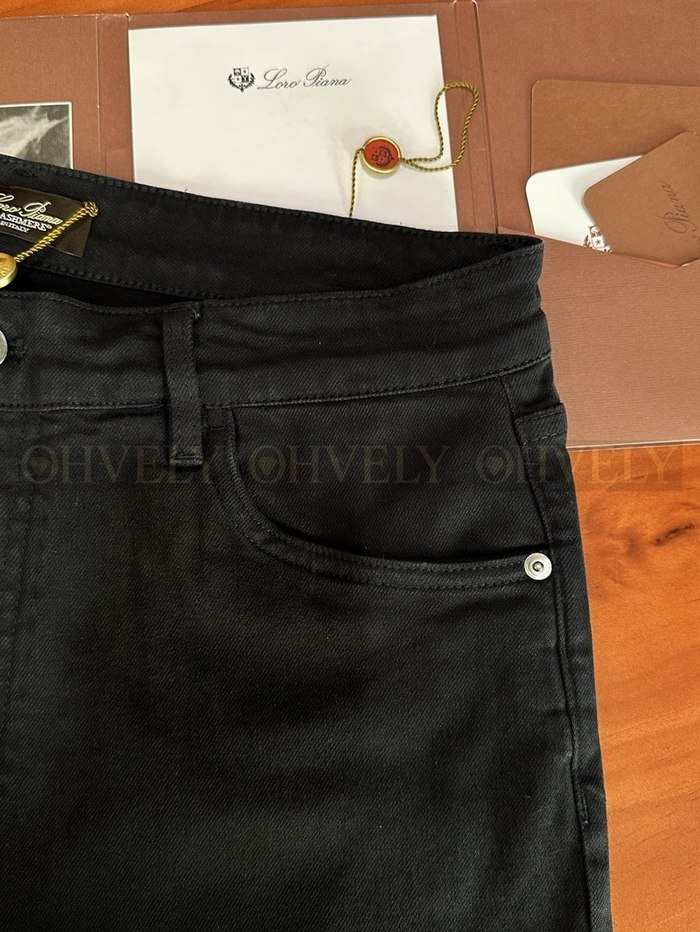 【 ZP 】LoroPiana 바지 (매장가 136만원)