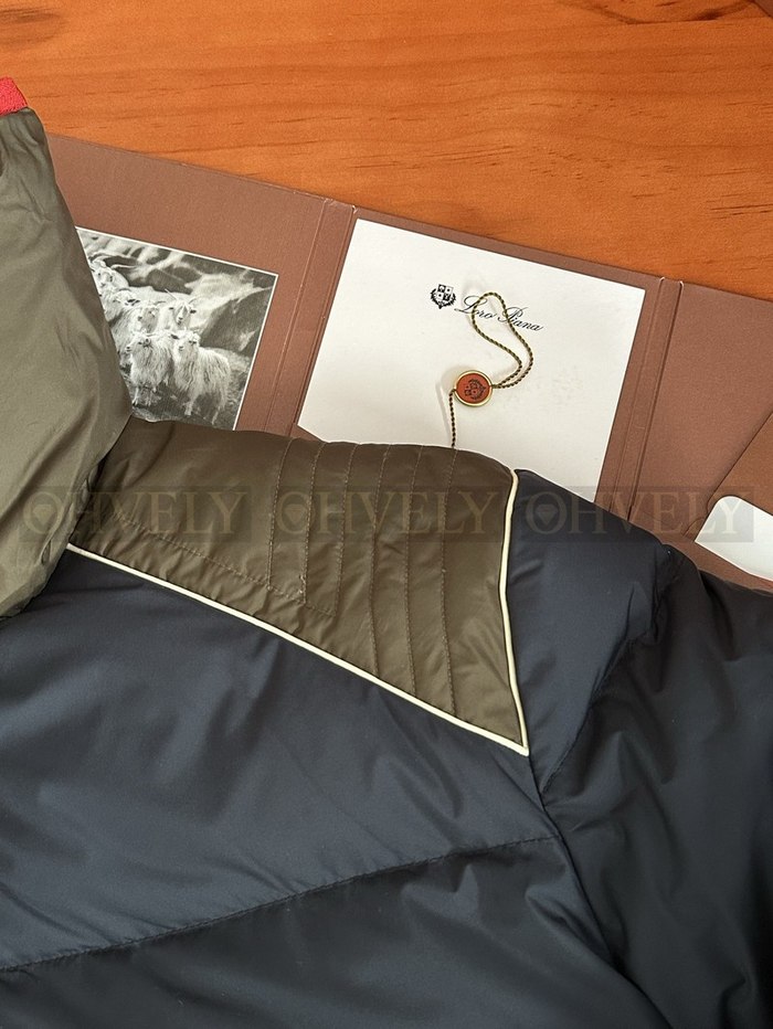 【 ZP 】LoroPiana 패딩 (매장가 676만원)