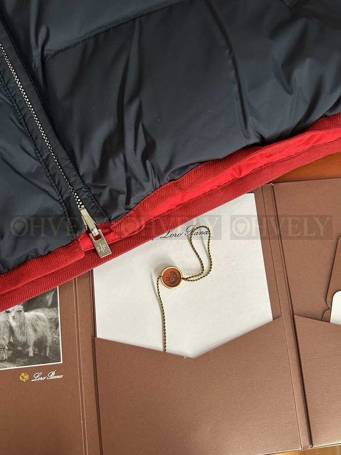 【 ZP 】LoroPiana 패딩 (매장가 676만원)