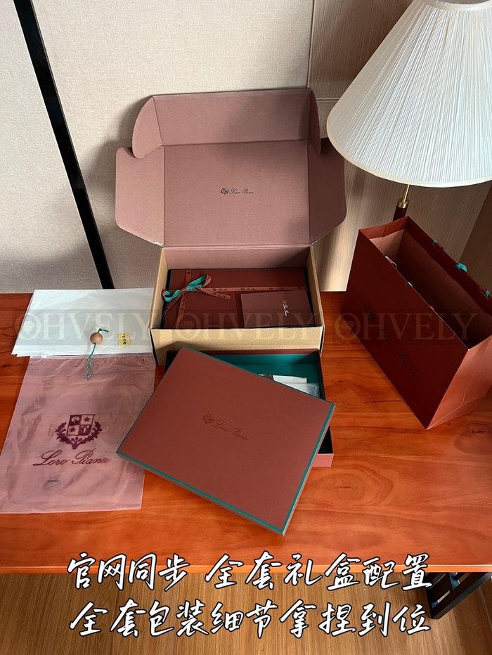 【 ZP 】LoroPiana 가디건 (매장가 448만원)