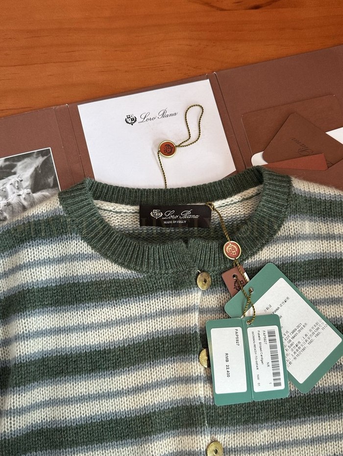 【 ZP 】LoroPiana 가디건 (매장가 448만원)