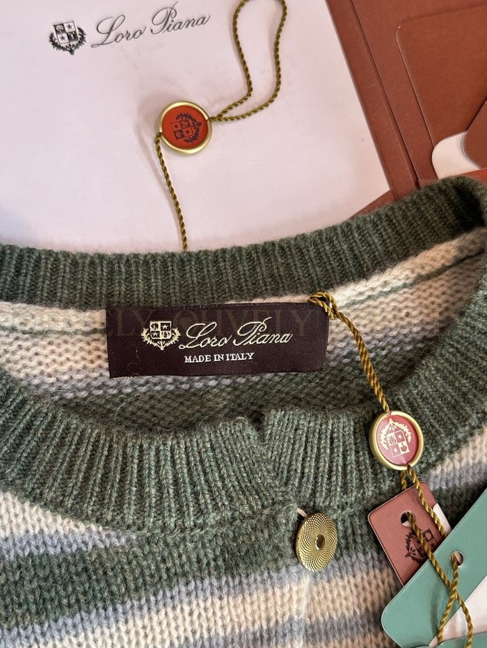 【 ZP 】LoroPiana 가디건 (매장가 448만원)