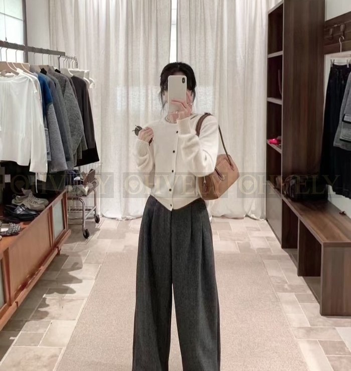 【 ZP 】LoroPiana 가디건 (매장가 352만원)