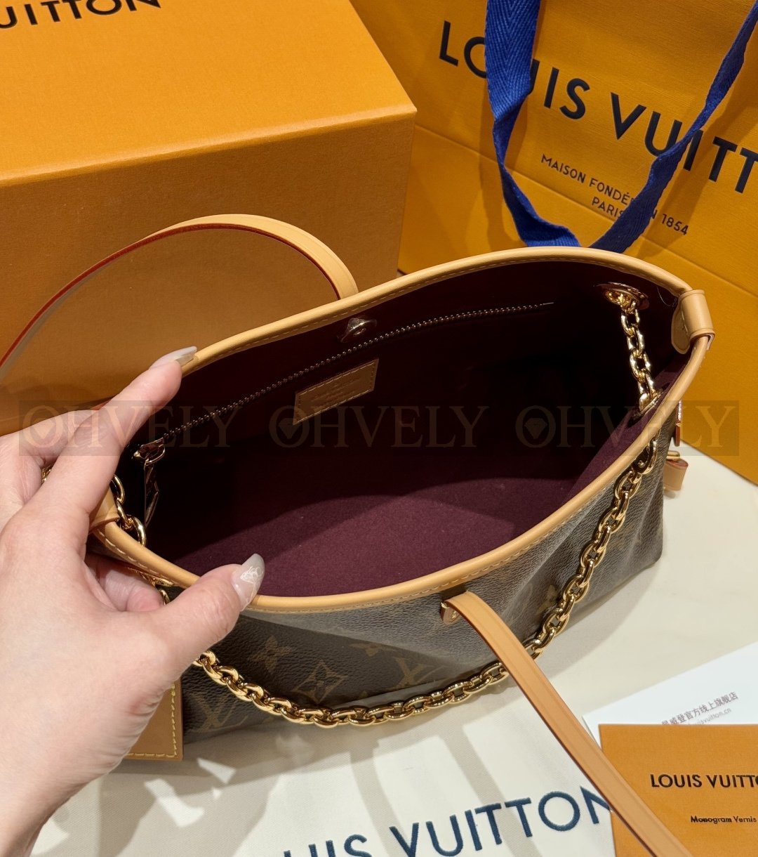 루이비통 캐리올 바이브BB 숄더백