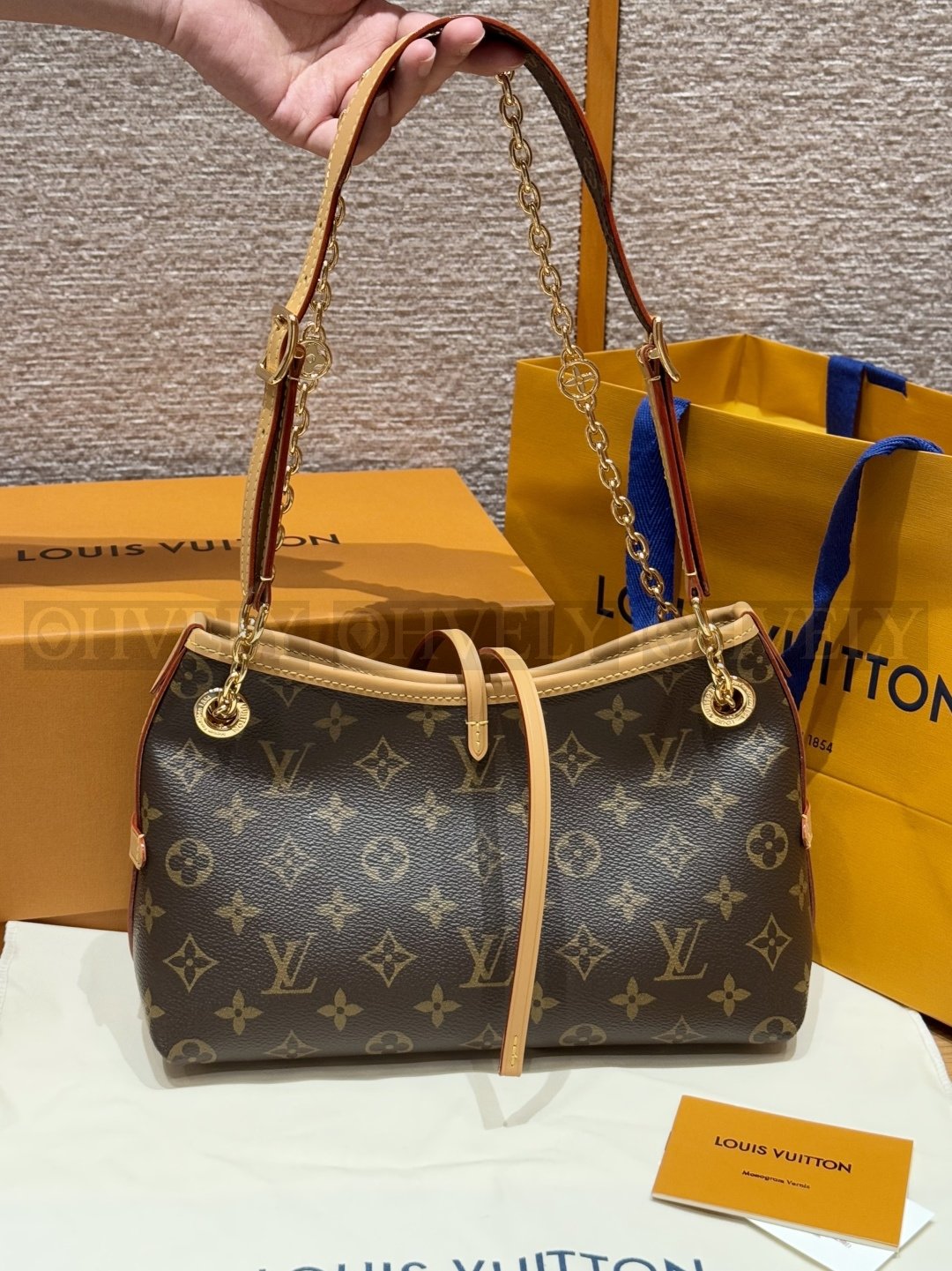 루이비통 캐리올 바이브BB 숄더백