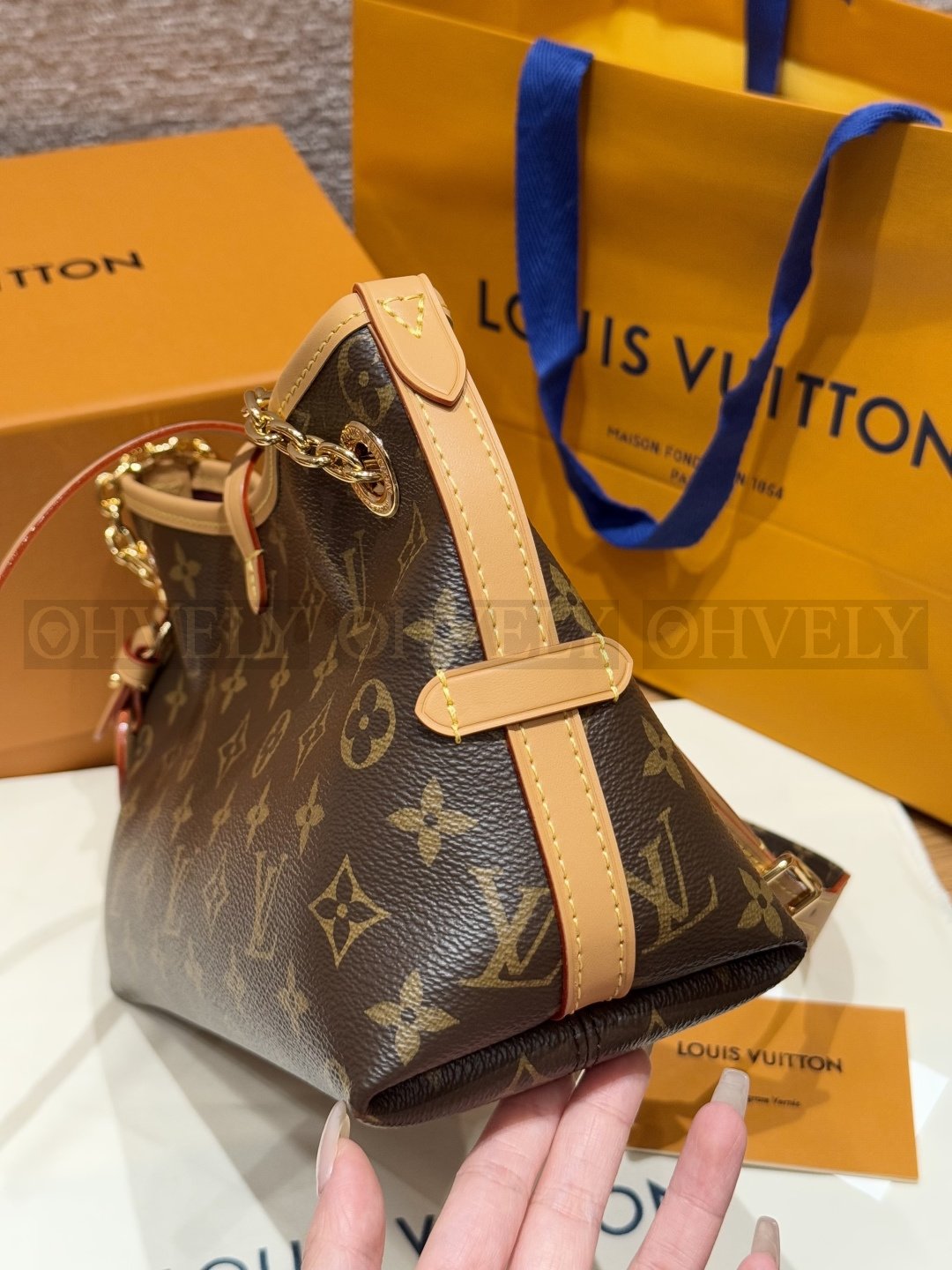 루이비통 캐리올 바이브BB 숄더백